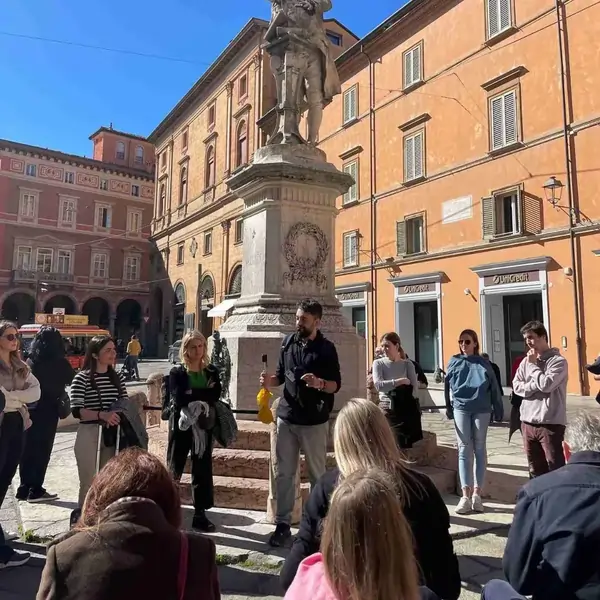 Mateu haciendo tour en Bologna